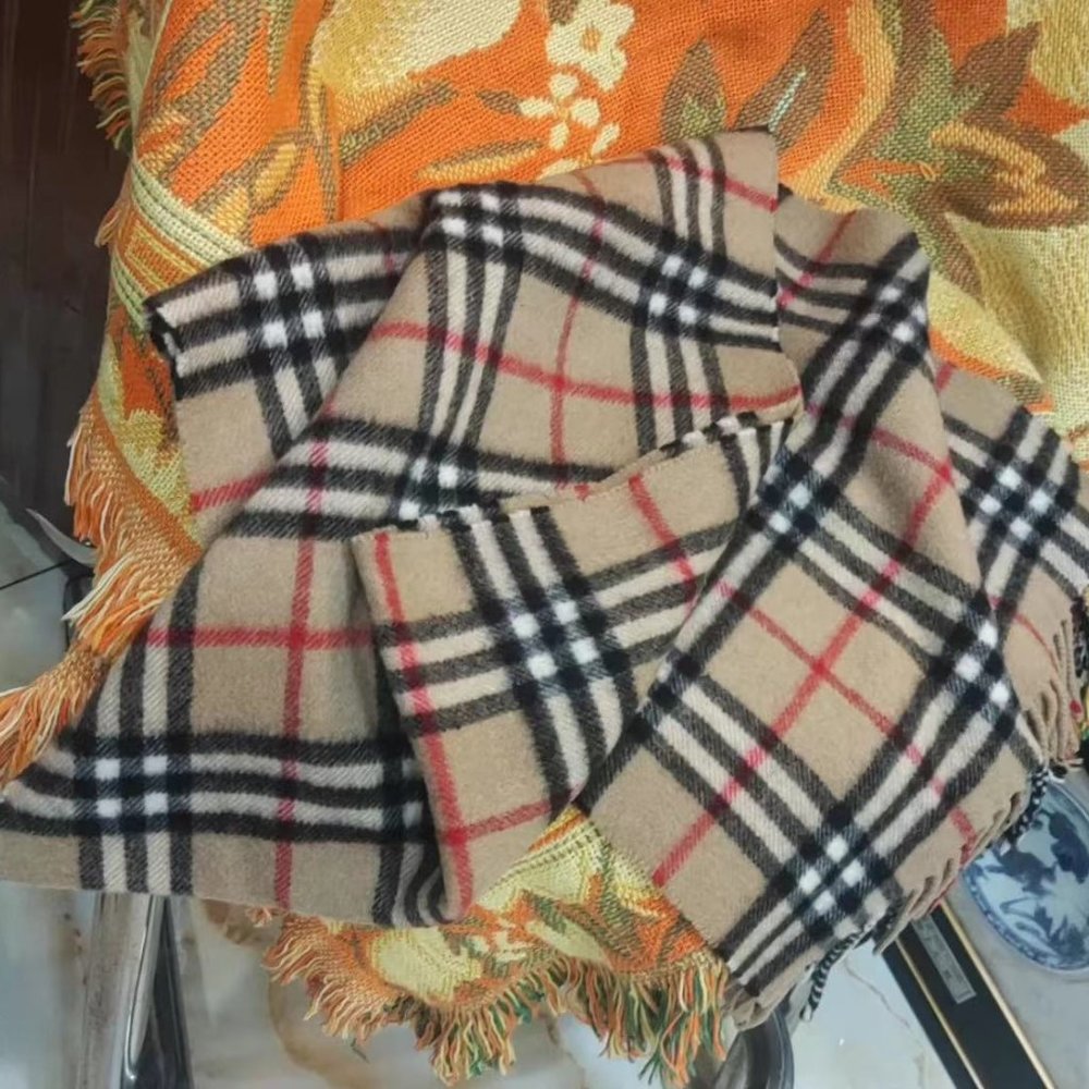 Burberry black and brown scarf - Picture 2 of 3